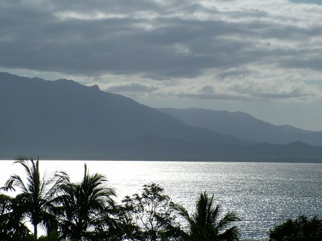 Port-Douglas-Mountains.JPG